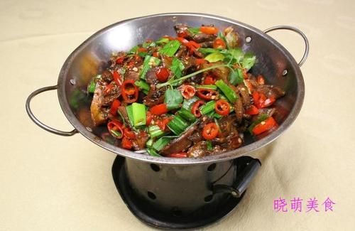 干锅牛肚,麻辣干锅牛肉,干锅娃娃菜,香辣白菜的家常