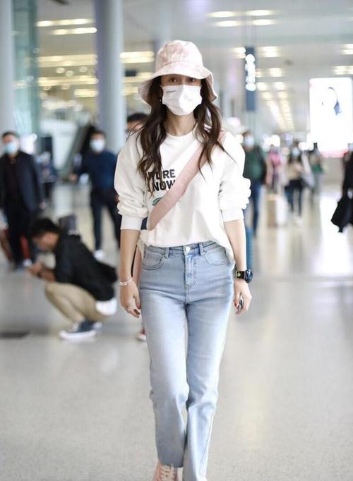 31岁angelababy机场穿搭,生图看清真实颜值,这状态是