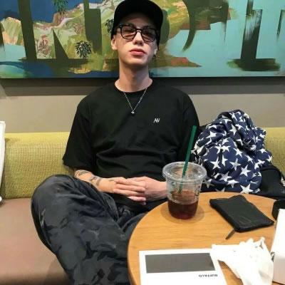 男生头像海边帅气高清超清海边男生头像