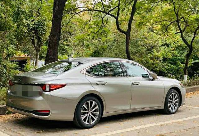 看上一款二手雷克萨斯es300担心养车费用高,养一年要花多少钱