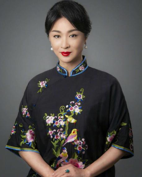 金星"男生时期"照片被传出,留寸头还穿军装,比偶像剧男主还帅