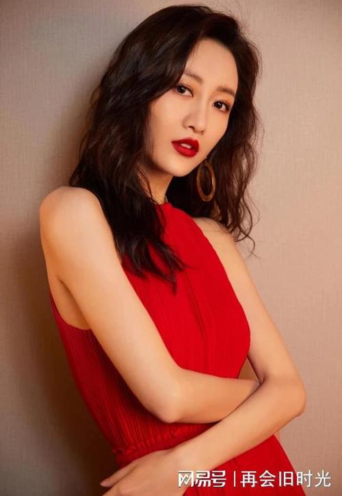 实力女星王鸥干练御姐美照集强势美艳诱人
