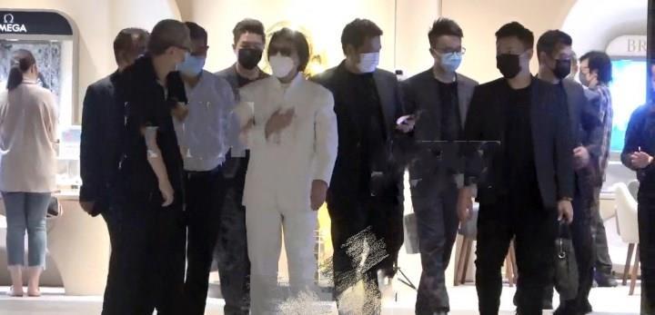 63岁"上海仔"郭永鸿太落魄!延长续保长达半年,违停时遭开罚单