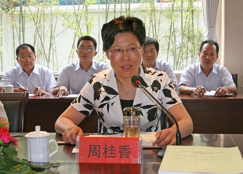泰兴市扬子江高级中学 - 评估专家组举行我校创建三