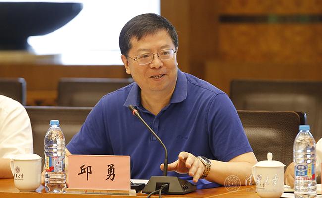 邱勇在致辞中对各位嘉宾的到来表示热烈欢迎.