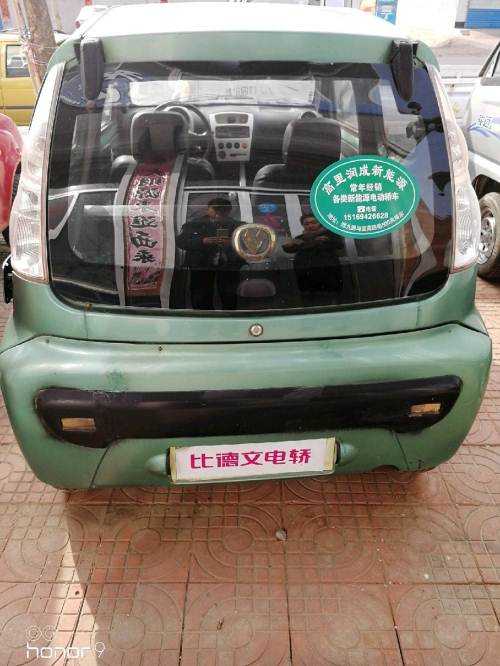 比德文电动四轮轿车老年代步车