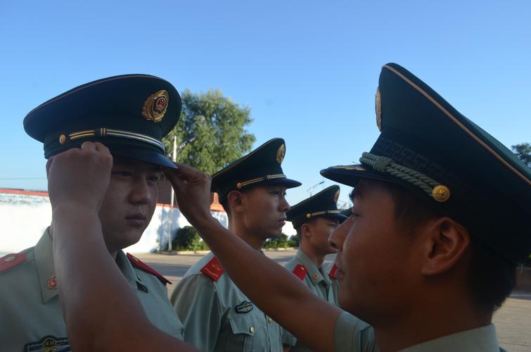 指导员最后一次矫正我的军姿