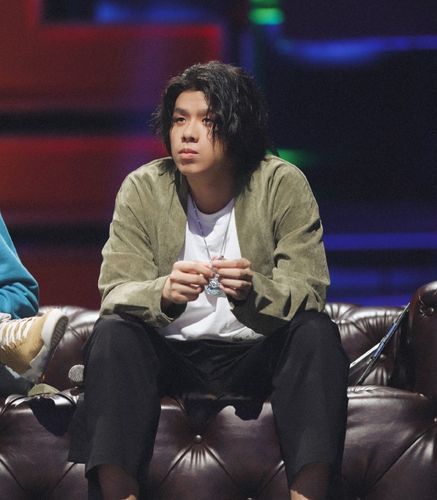 《说唱听我的》评委席法老泪目,谁注意到他旁边mc光光