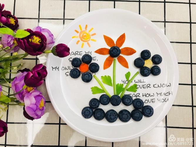 蓝色花儿——蓝莓,橘皮,芹菜拼盘