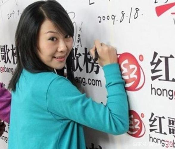 8年前,歌手付丽因网购付出生命,对快递员的"笑容"却害了自己