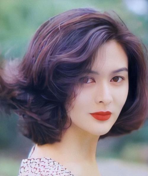 90年代女星旧照被修复,没有美颜的时代,她们美得十分自然