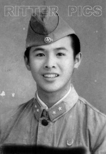 戴船形帽的解放军