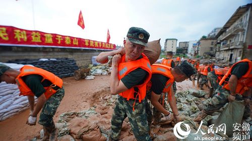 军民"鱼水情深" 筑牢冲不垮的团结之堤