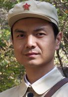 角色介绍:角色名:少向东演员名:王耀辉简介:在剧中饰演一名打酱油的