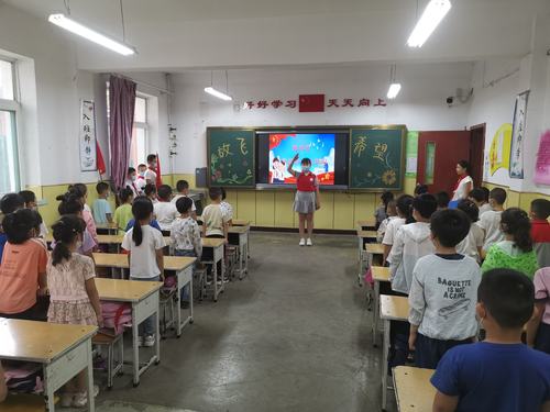 "争做新时代好队员"主题队日活动杨家峪学校入队仪式