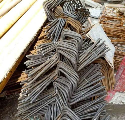 钢筋马凳应计入实体费用还是属于措施费?