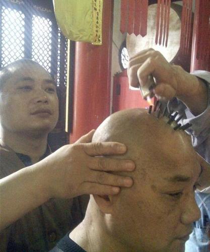 和尚为什么是光头,头上的原点是做什么的