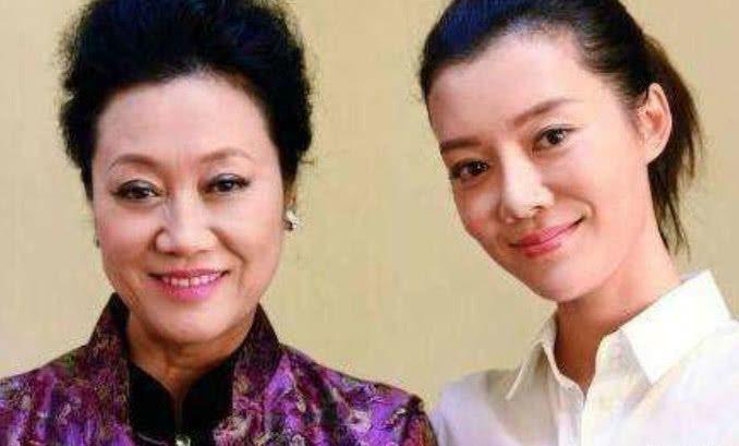 家子都是演员,妈妈是最熟悉的霸道婆婆,爸爸也老戏骨