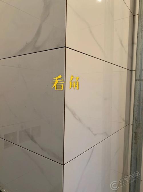 那我们再来看看倒角,阳角处两块瓷砖的对缝都做到了要45°角,整体十分