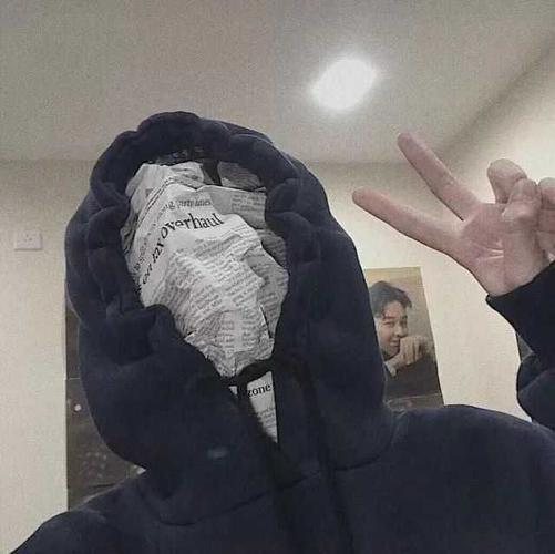 不用非要为了女孩子的喜欢而去换呀 再发一组小众独特的男生头像