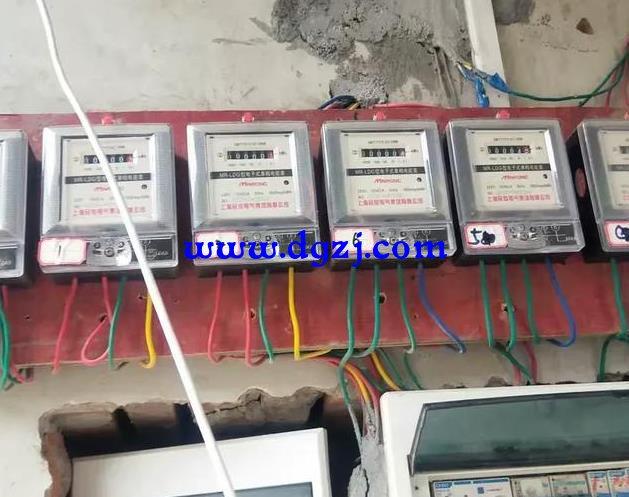 为了防止别人偷电,大家也可以定时查看自己的电表,看看有