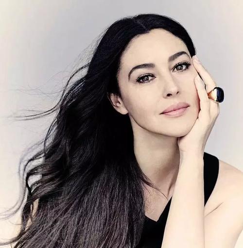 那就是意大利国宝级女神——monica bellucci 莫妮卡贝鲁奇.