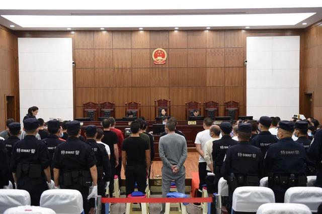 以代韧为首的黑社会性质组织,以暴力,威胁等手段,多次进行违法犯罪