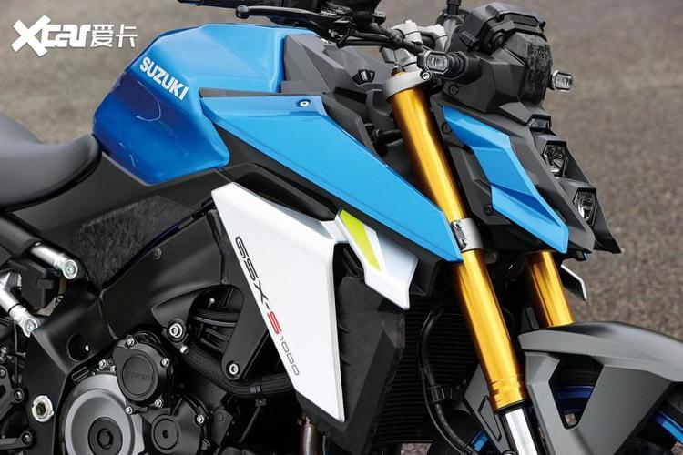 水冷四缸150马力,车头堆叠大灯设计更狂野,铃木gsx-s1000街车
