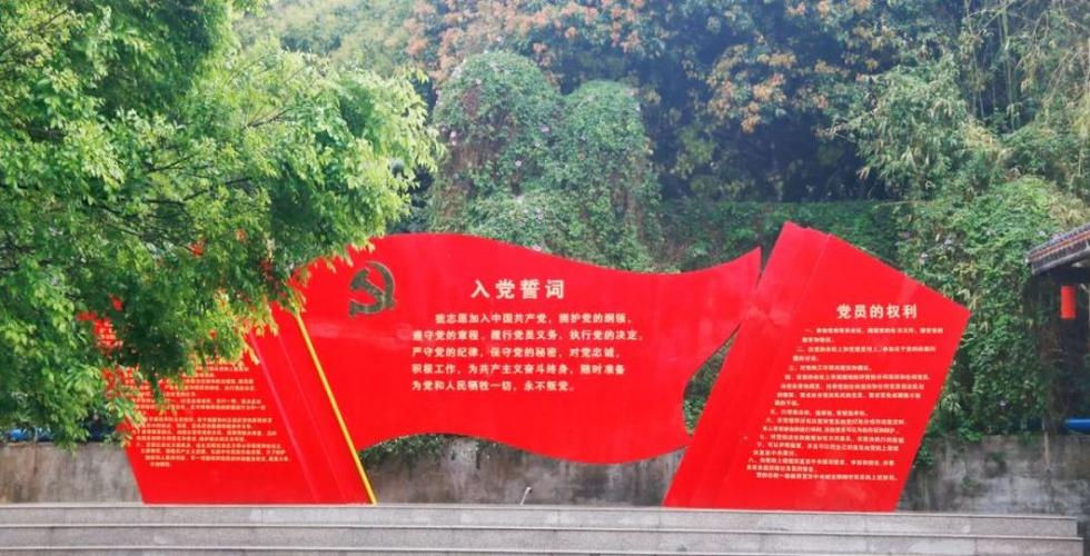 近年来清溪镇以"筑梦湾区,锦绣鹿城"为主题,以红色地标为依托,通过