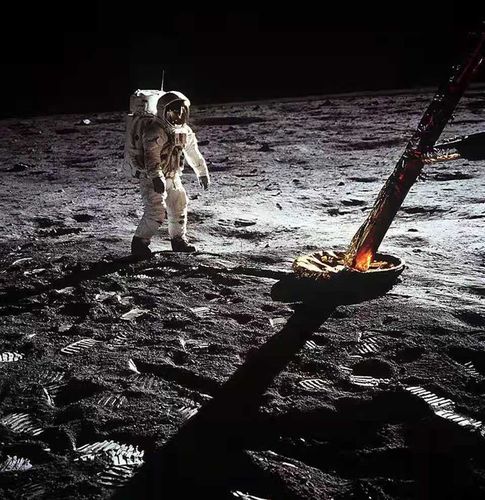 嫦娥5号归期将至,美登月阴谋论再起,这些疑点能证明美国造假?