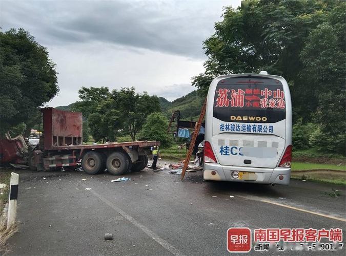 桂林平乐发生两车相撞事故致3人死亡13人受伤