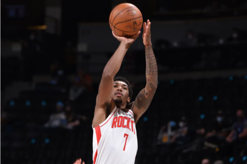 休赛期火箭保留了阿莫尼-布鲁克斯的资质报价,还邀请他加入夏联代表