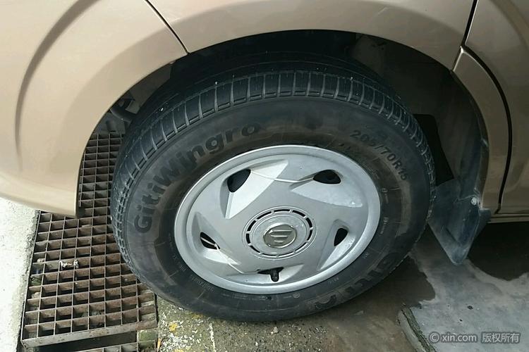 福田蒙派克左前轮胎