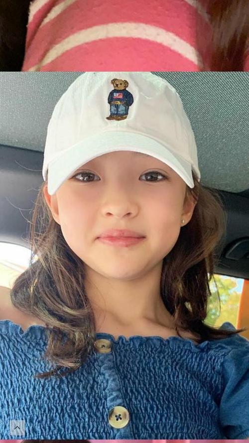 张极有点像她诶