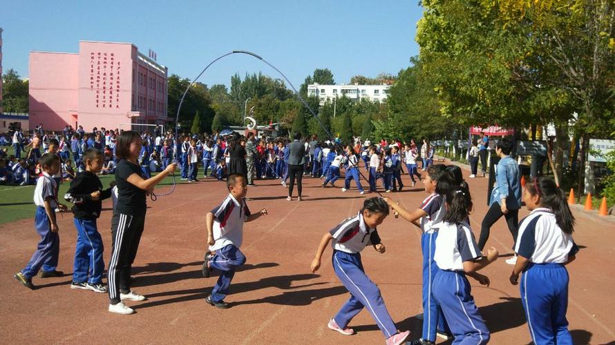彩绳飞扬 跳跃强心——伊宁市第一小学2019秋季"绳彩飞扬 强心计划"暨