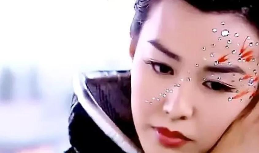 阴月太后/月魔 ——朱晏 饰 阴月太后为了报复 逐渐被月魔上身