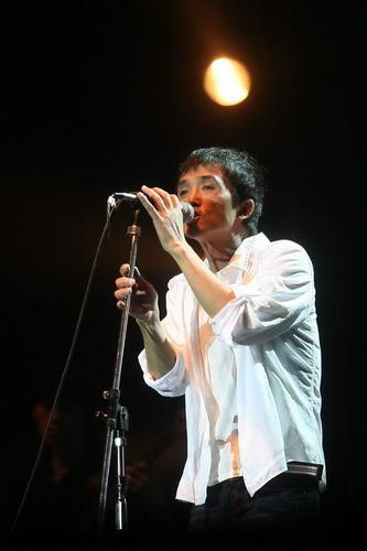 图文:摩登天空音乐节首日--张楚终于登台