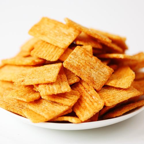 锅巴嵩山麻辣网红袋装大袋辣味包装整箱平底膨化食品