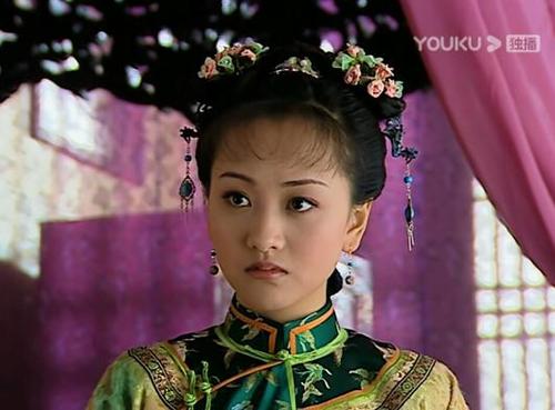 崔波的花束子,虽然前期只是一个小小的侍女,但是也是美人一个呀,还很