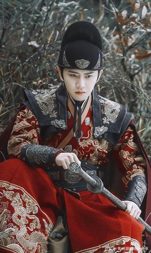 锦衣之下-陆绎61大人造型又飒又苏又帅,我是靠着图片