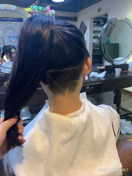 不绑头发的时候感jio还不错,主要是洗澡不用戴浴帽也不怕湿后脑勺了!