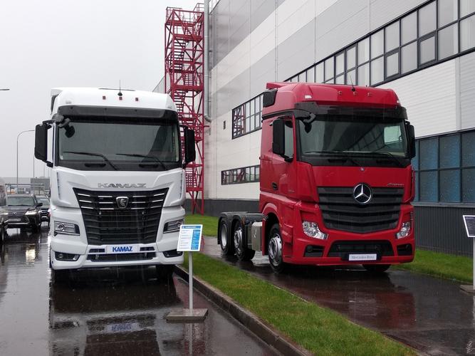 俄罗斯造旗舰卡车开售 卡玛斯顶级车型54901牵引车正式上市