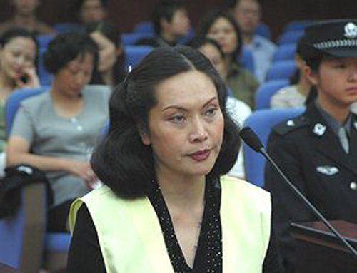 6,2000年,全国人大常委会原副委员长成克杰以受贿罪被判死刑,剥夺