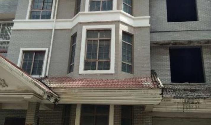 兴义市 比弗利山庄小区 9室3厅5卫 325平米