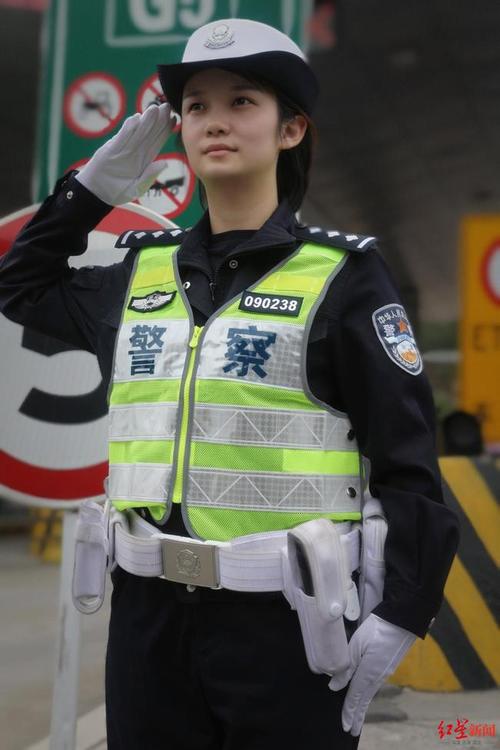 沿着高速看中国|守护"魔鬼路段",雅西高速女交警带你领略"云端奇迹"