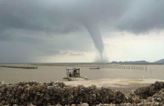 珠海龙卷风 8月31日下午珠海惊现海上龙卷风龙吸水奇观