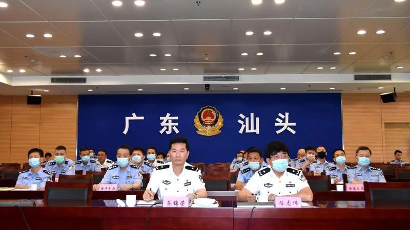 市局党委副书记,常务副局长蔡锦荣向省厅汇报我市高考安保工作情况