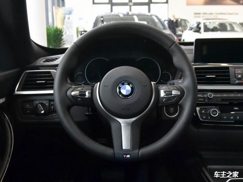 来到宝马3系gt车内,内饰视觉效果非常的不错,黑色内饰辅以银色饰物.