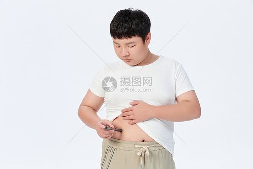 高清照片下载,该高清照片标题为胰岛素注射的肥胖儿童,编号:501687702