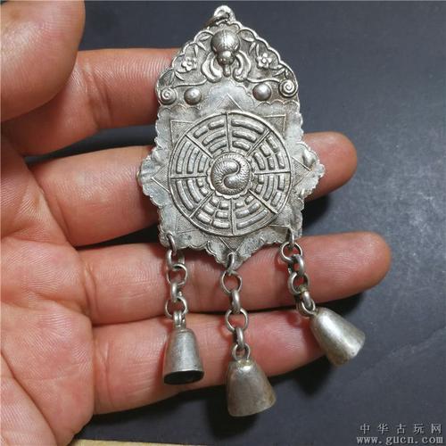 清代长命富贵八卦蝙蝠老银辟邪锁牌挂件